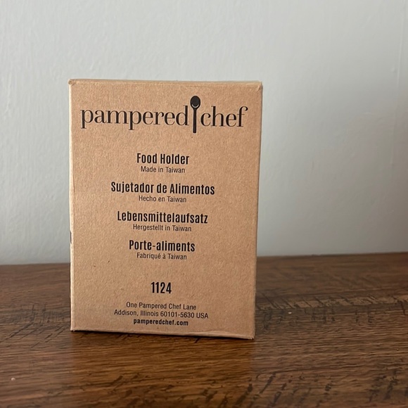 Pampered Chef food holder new in box - Picture 2 of 4